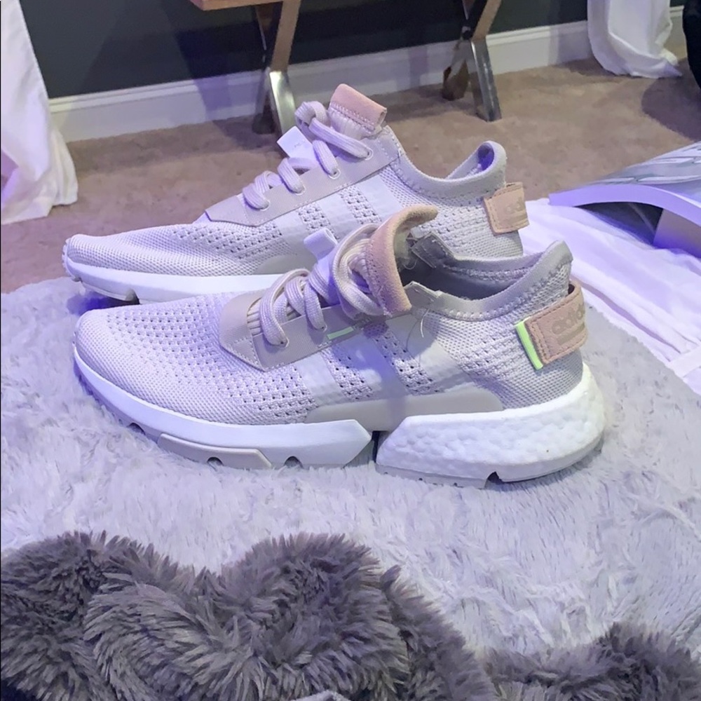 Adidas tan tennis shoes